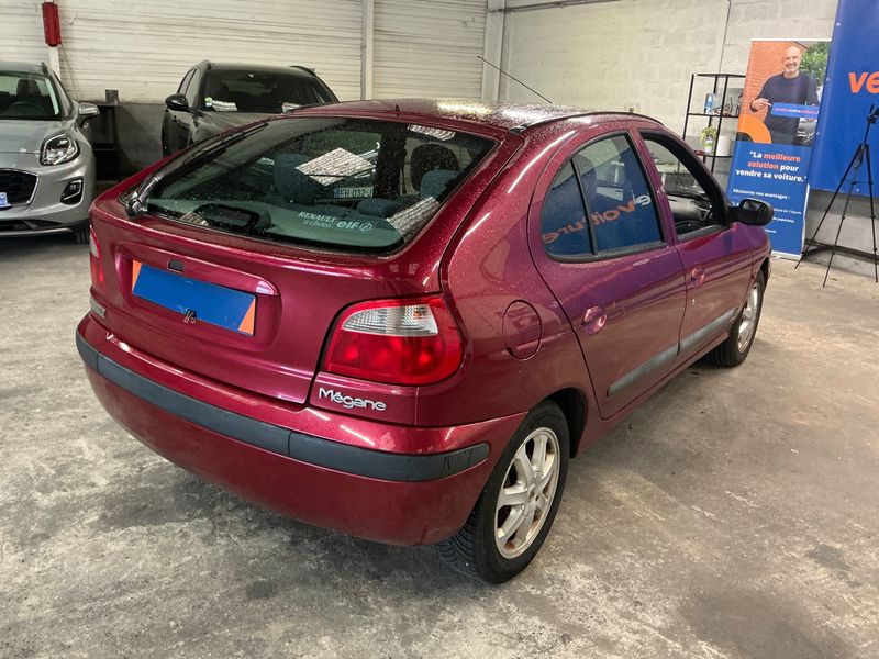 Renault Megane 1.8 Privilege 2001 – снимка 2