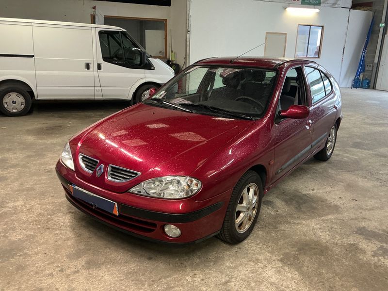 Renault Megane 1.8 Privilege 2001 – снимка 1