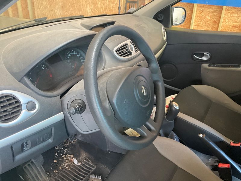 Renault Clio 1.2 Authentique 2011 – снимка 26