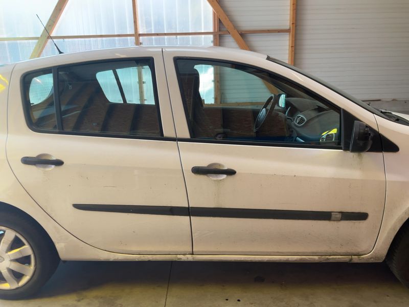 Renault Clio 1.2 Authentique 2011 – снимка 10