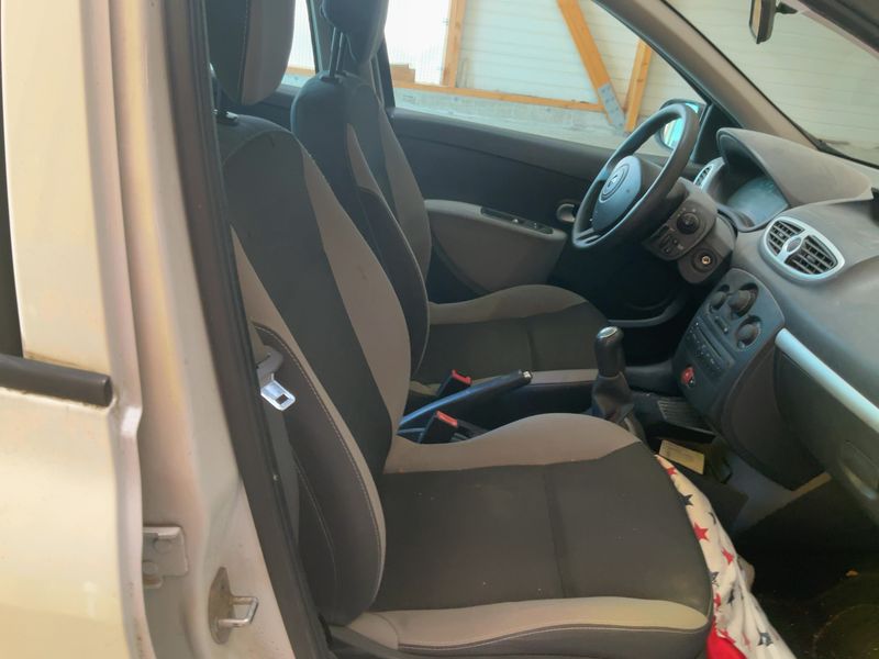 Renault Clio 1.2 Authentique 2011 – снимка 16