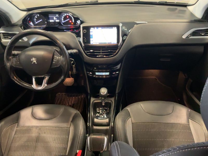 Peugeot 2008 1.2 PureTech Allure 2016 – снимка 17