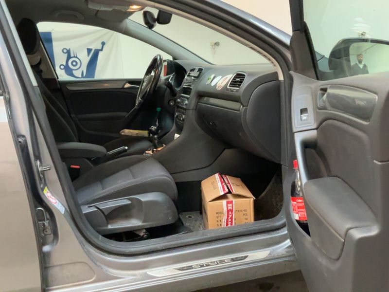 Volkswagen Golf VI 2.0 TDI Style BlueMotion Tech 2011 – снимка 17