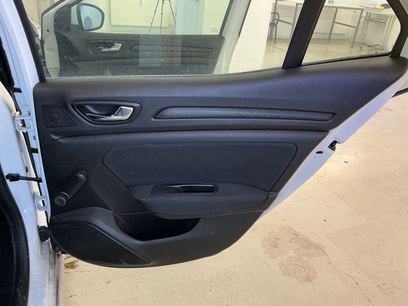 Renault Megane 1.3 TCe Life 2019 – снимка 31