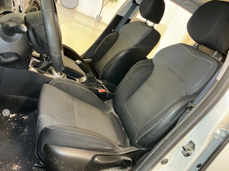 Renault Megane 1.3 TCe Life 2019 – снимка 41