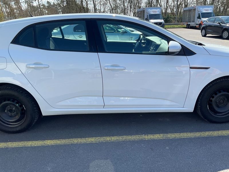 Renault Megane 1.3 TCe Life 2019 – снимка 10