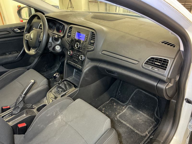Renault Megane 1.3 TCe Life 2019 – снимка 28