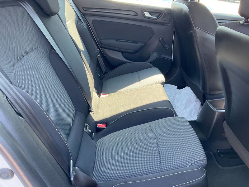 Renault Megane 1.3 TCe Life 2019 – снимка 19