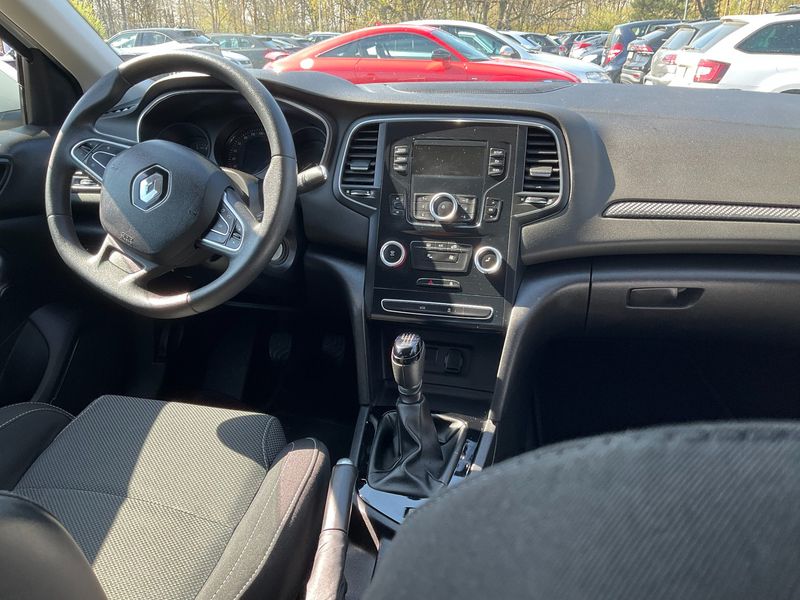 Renault Megane 1.3 TCe Life 2019 – снимка 17