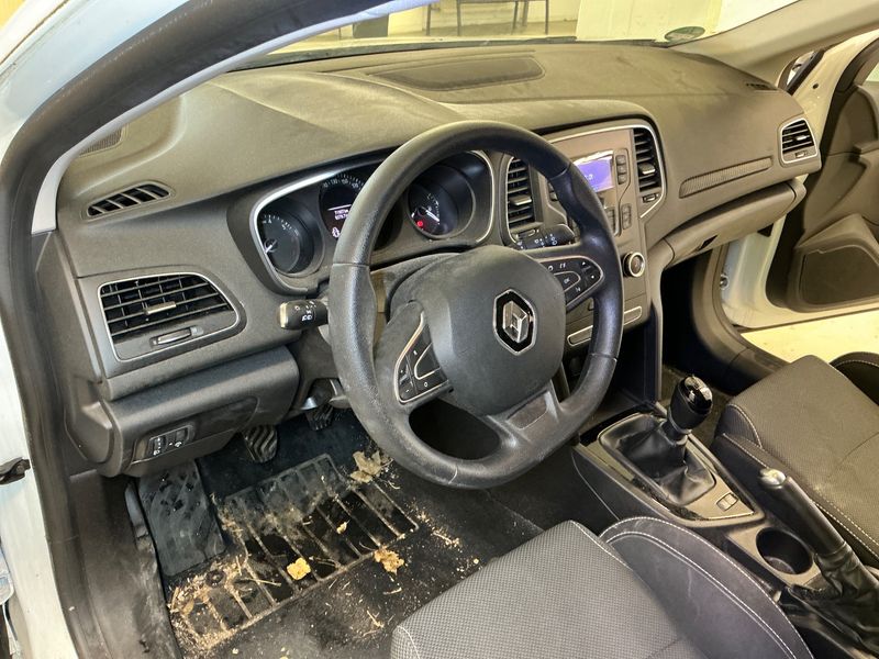 Renault Megane 1.3 TCe Life 2019 – снимка 39