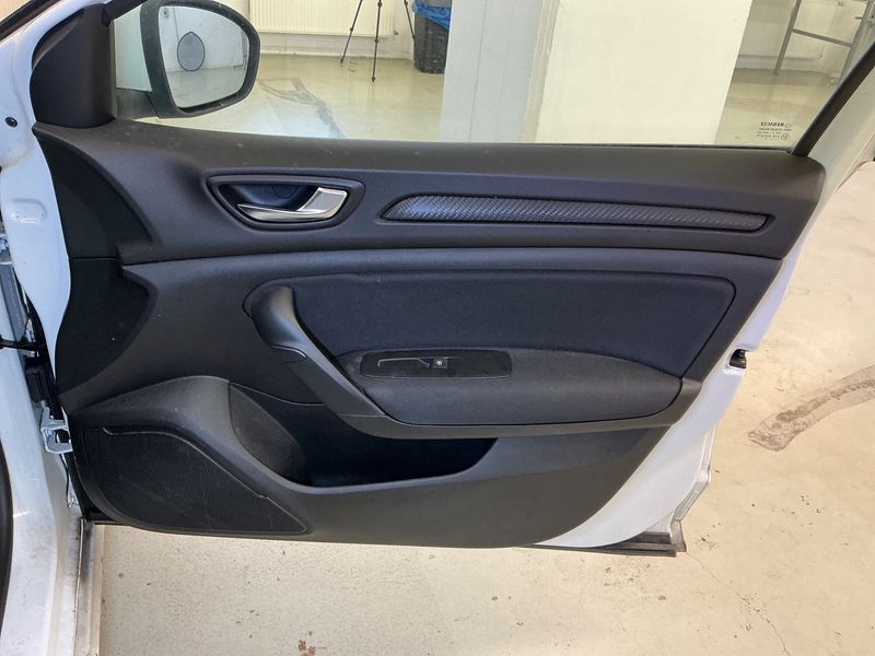 Renault Megane 1.3 TCe Life 2019 – снимка 30