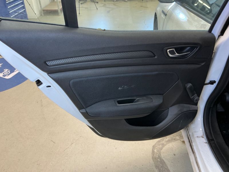 Renault Megane 1.3 TCe Life 2019 – снимка 32