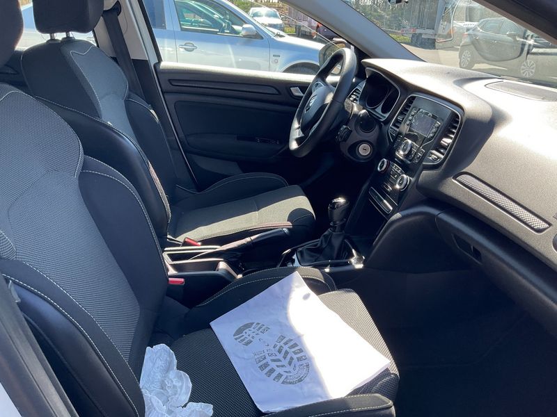 Renault Megane 1.3 TCe Life 2019 – снимка 16