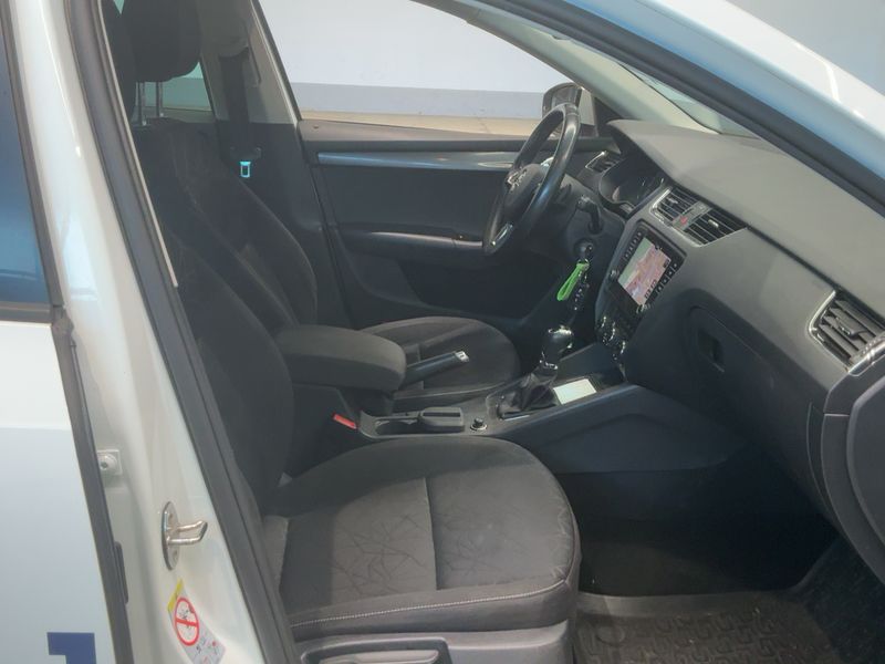 Skoda Octavia 2.0 TDI Clever 2018 – снимка 17
