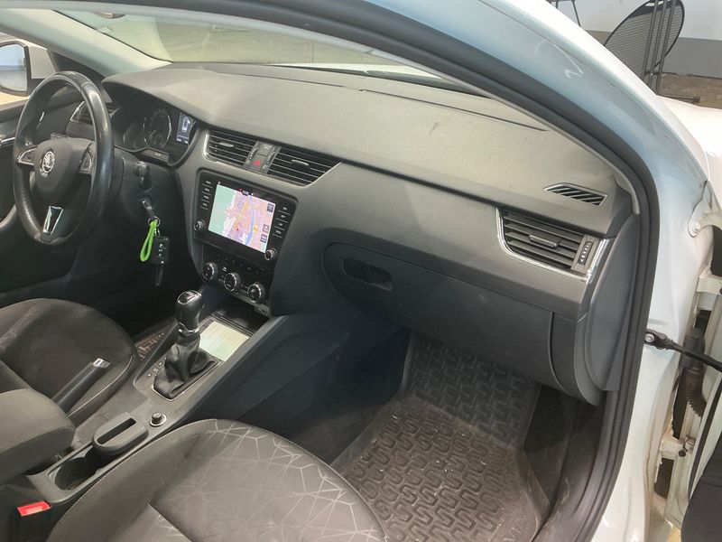 Skoda Octavia 2.0 TDI Clever 2018 – снимка 26