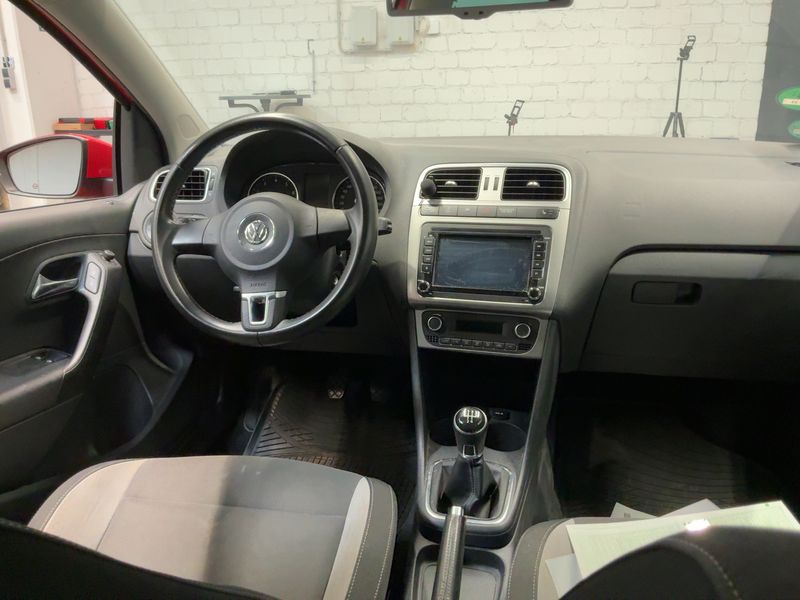 Volkswagen Polo 1.2 TSI Life 2013 – снимка 18