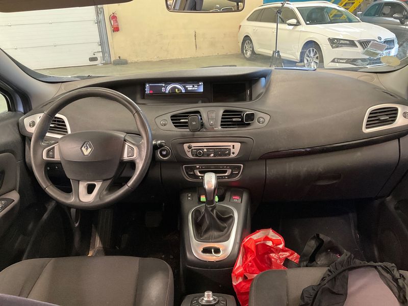 Renault Grand Scenic 1.5 dCi Business 2012 – снимка 17