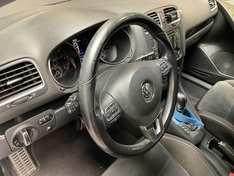 Volkswagen Golf VI 2.0 TDI BlueMotion Tech 2012 – снимка 23