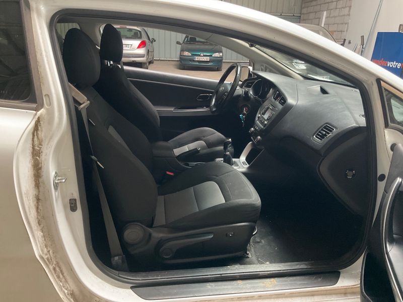 Kia pro_cee'd 1.6 CRDi Dynamic 2014 – снимка 3