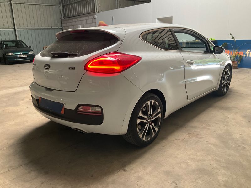 Kia pro_cee'd 1.6 CRDi Dynamic 2014 – снимка 2