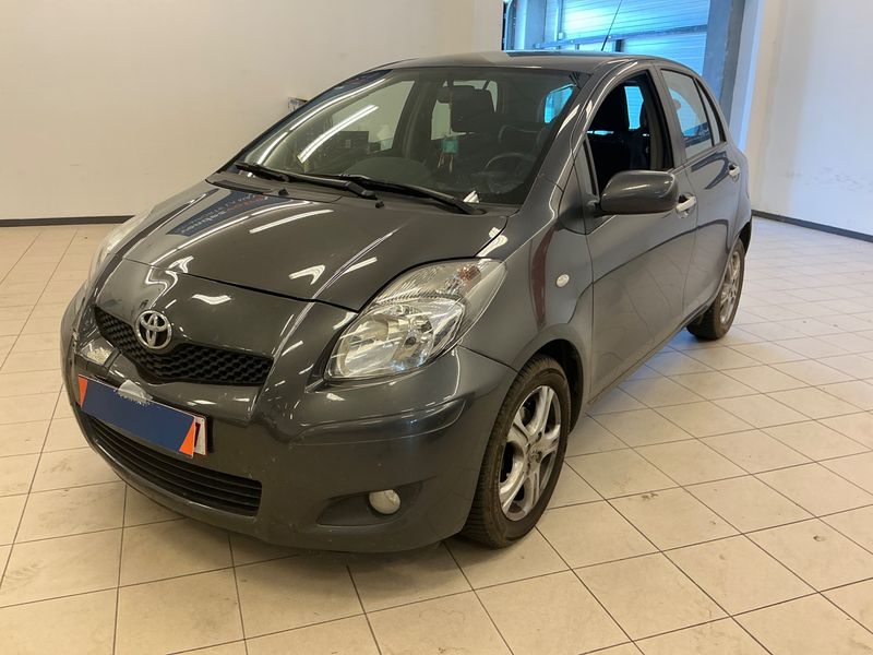 Toyota Yaris 1.4 D-4D Club 2011 – снимка 1