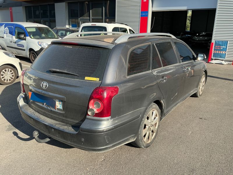 Toyota Avensis 2.0 D-4D Sol 2007 – снимка 2