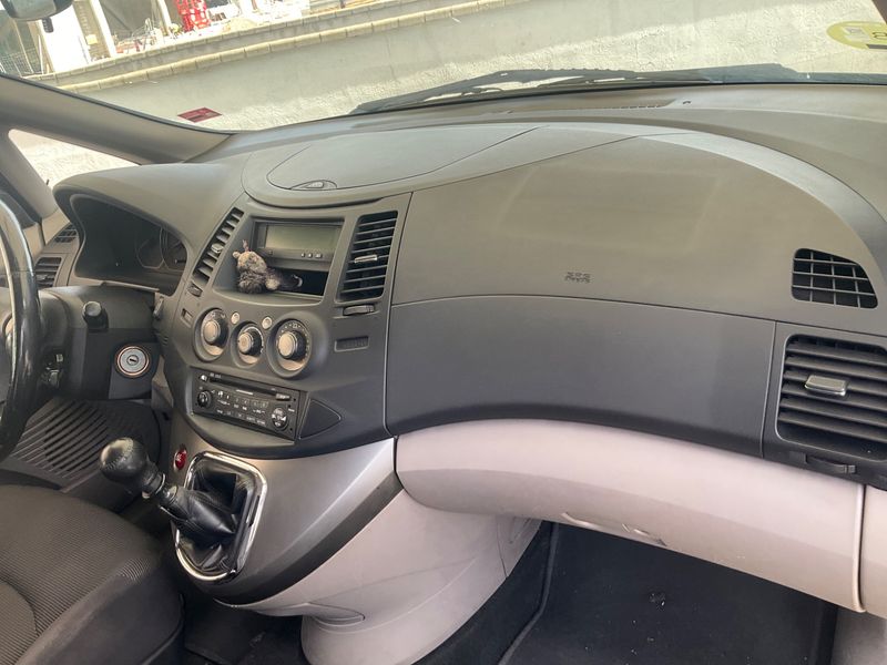 Mitsubishi Grandis 2.0 DI-D Inform 2007 – снимка 15
