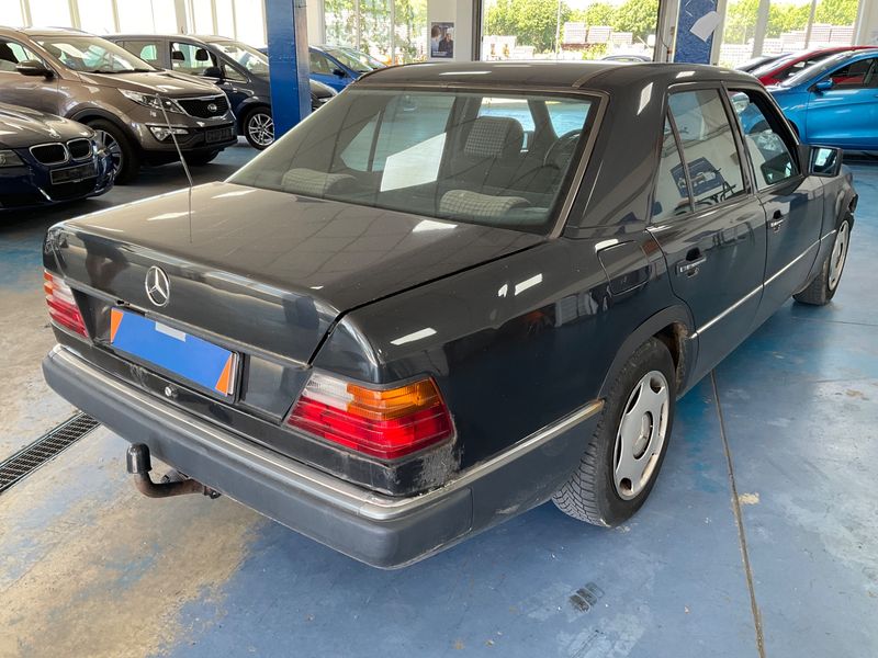 Mercedes-Benz E-Klasse E 230 1992 – снимка 2