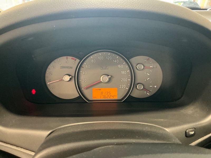 Kia Carens 2.0 CRDi Active 2010 – снимка 4