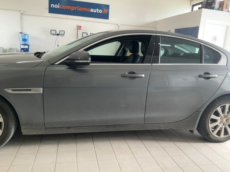 Jaguar XE 20d Prestige AWD 2018 – снимка 4