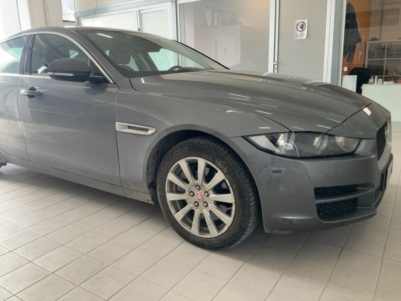 Jaguar XE 20d Prestige AWD 2018 – снимка 12