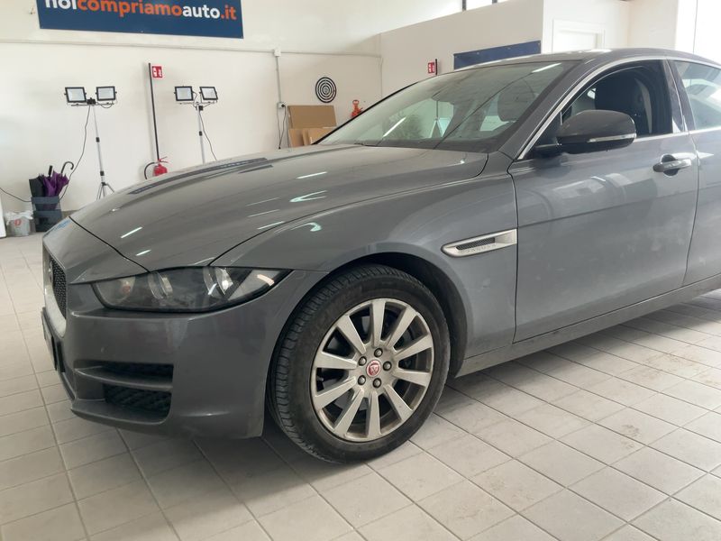 Jaguar XE 20d Prestige AWD 2018 – снимка 2