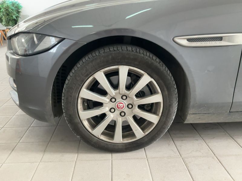 Jaguar XE 20d Prestige AWD 2018 – снимка 3