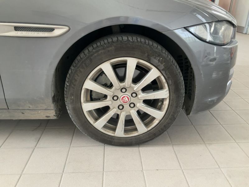 Jaguar XE 20d Prestige AWD 2018 – снимка 11