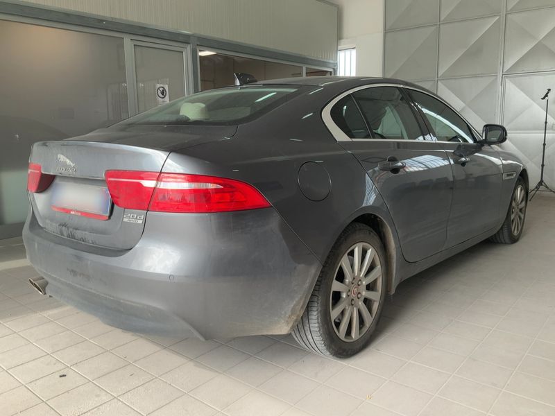 Jaguar XE 20d Prestige AWD 2018 – снимка 8