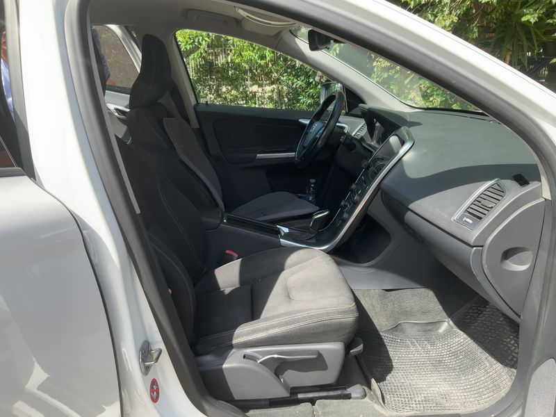 Volvo XC60 2.0 D4 Kinetic 2WD 2014 – снимка 16