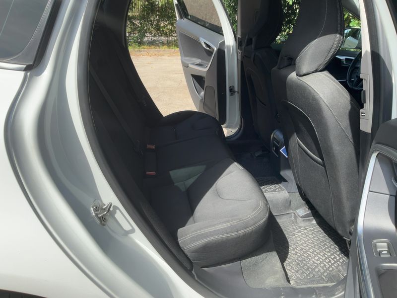 Volvo XC60 2.0 D4 Kinetic 2WD 2014 – снимка 19
