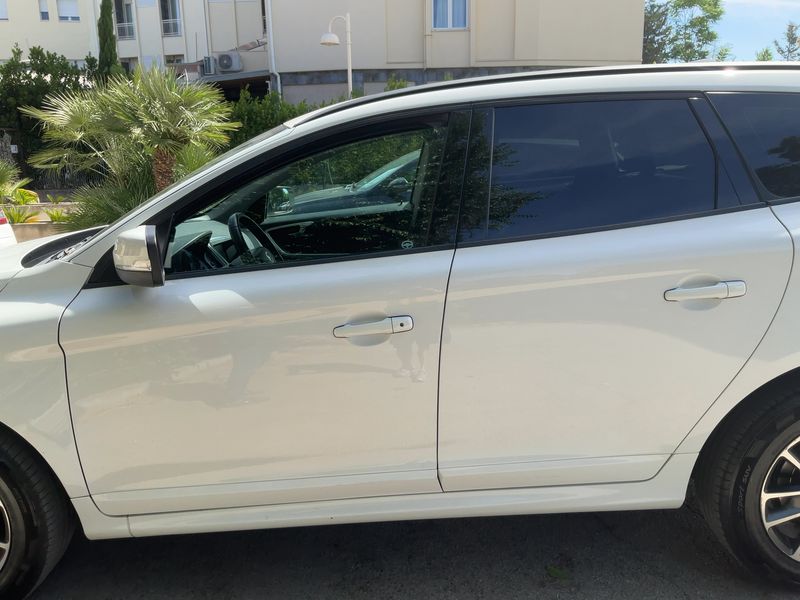 Volvo XC60 2.0 D4 Kinetic 2WD 2014 – снимка 4