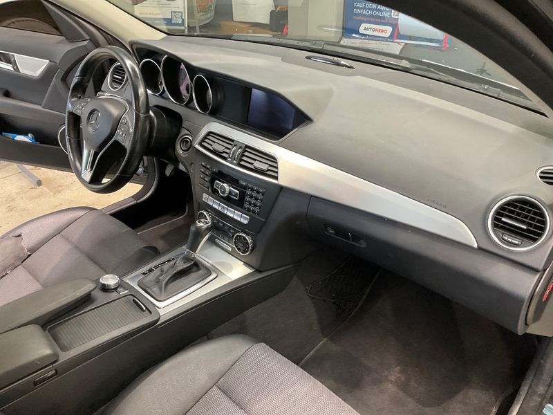 Mercedes-Benz C-Klasse C 220 CDI T BlueEfficiency Avantgarde 2012 – снимка 32