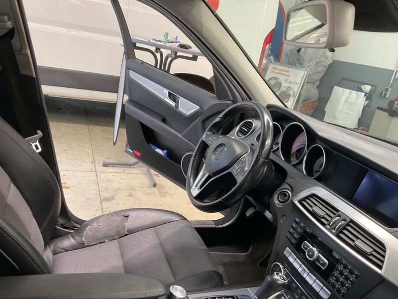 Mercedes-Benz C-Klasse C 220 CDI T BlueEfficiency Avantgarde 2012 – снимка 26