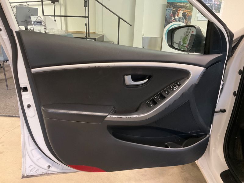 Hyundai i30 1.6 GDI Creative 2014 – снимка 24