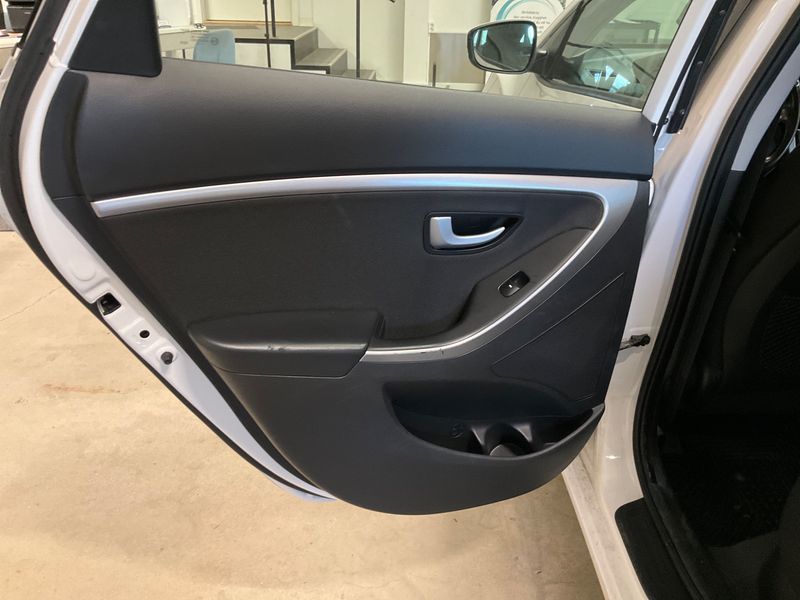 Hyundai i30 1.6 GDI Creative 2014 – снимка 25