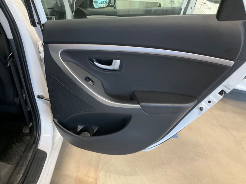 Hyundai i30 1.6 GDI Creative 2014 – снимка 27