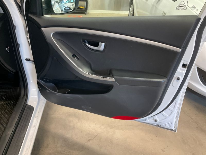 Hyundai i30 1.6 GDI Creative 2014 – снимка 23
