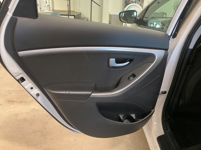Hyundai i30 1.6 GDI Creative 2014 – снимка 26