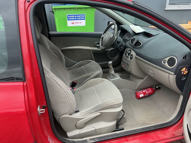 Renault Clio 1.2 Privilege 2006 – снимка 3