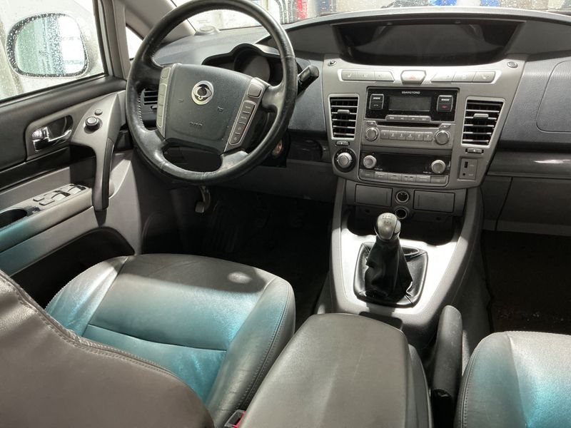 Ssangyong Rodius 2.0 TD Sapphire 2WD 2015 – снимка 18