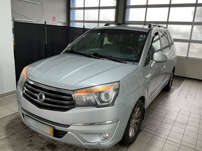 Ssangyong Rodius 2.0 TD Sapphire 2WD 2015 – снимка 1