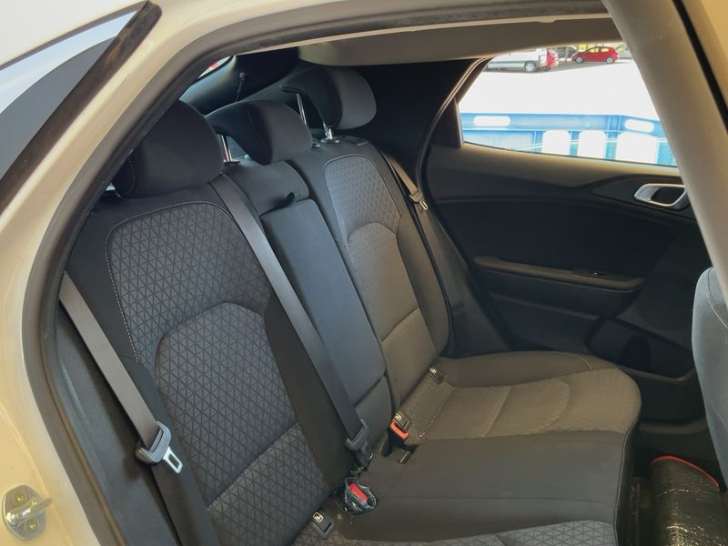 Kia XCeed 1.6 CRDi Mild-Hybrid Active 2021 – снимка 15