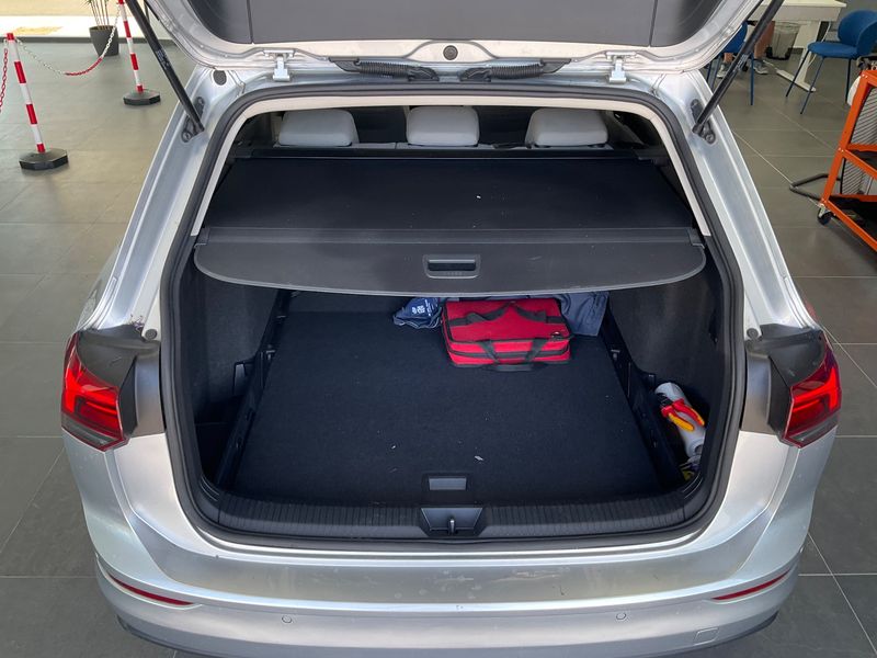 Volkswagen Golf VIII 2.0 TDI Life 2021 – снимка 15